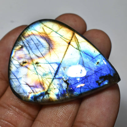 Heart Shape Labradorite with Purple Flash – Eye-Catching Oval Cabochon for Pendants, Energy Crystal Gift