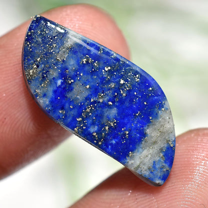 Sparkling Lapis Lazuli Pendant Jewelry – Blue Oval Gemstone with Silver Cloud Texture